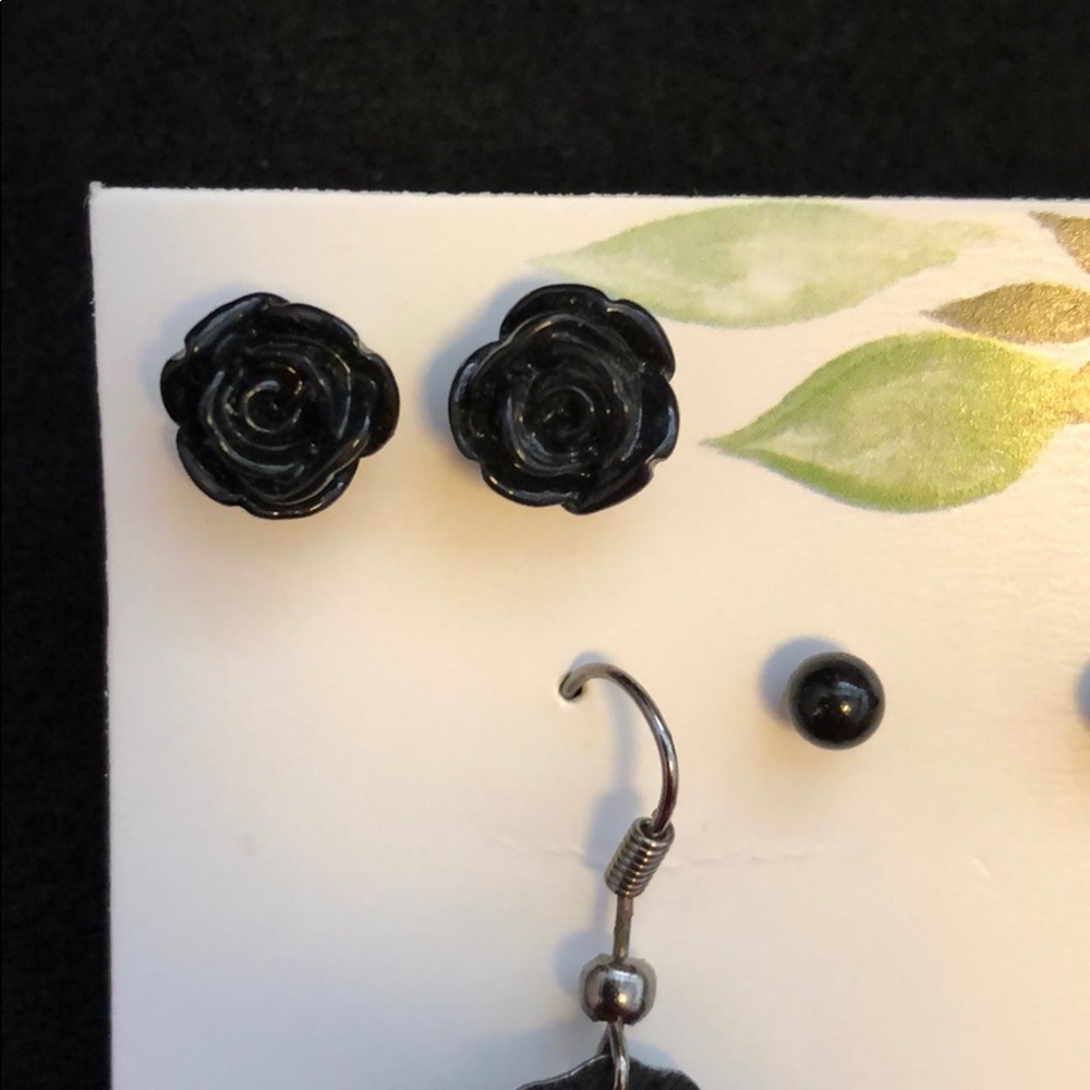 Matching black floral necklace and earrings - Picture 6 of 11